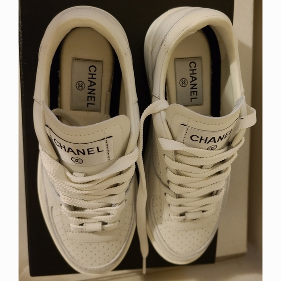New CHANEL 36 5.5 White Leather CC Low-top Sneakers G45079 - Picture 10 of 10